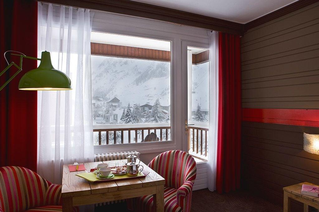 ホテル オーメルン Val-dʼIsère エクステリア 写真